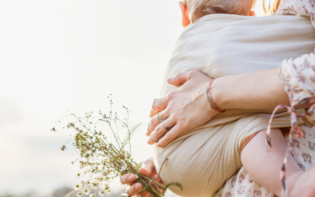 Idée reçue – Un bébé s&rsquo;habitue aux bras, quand on le porte